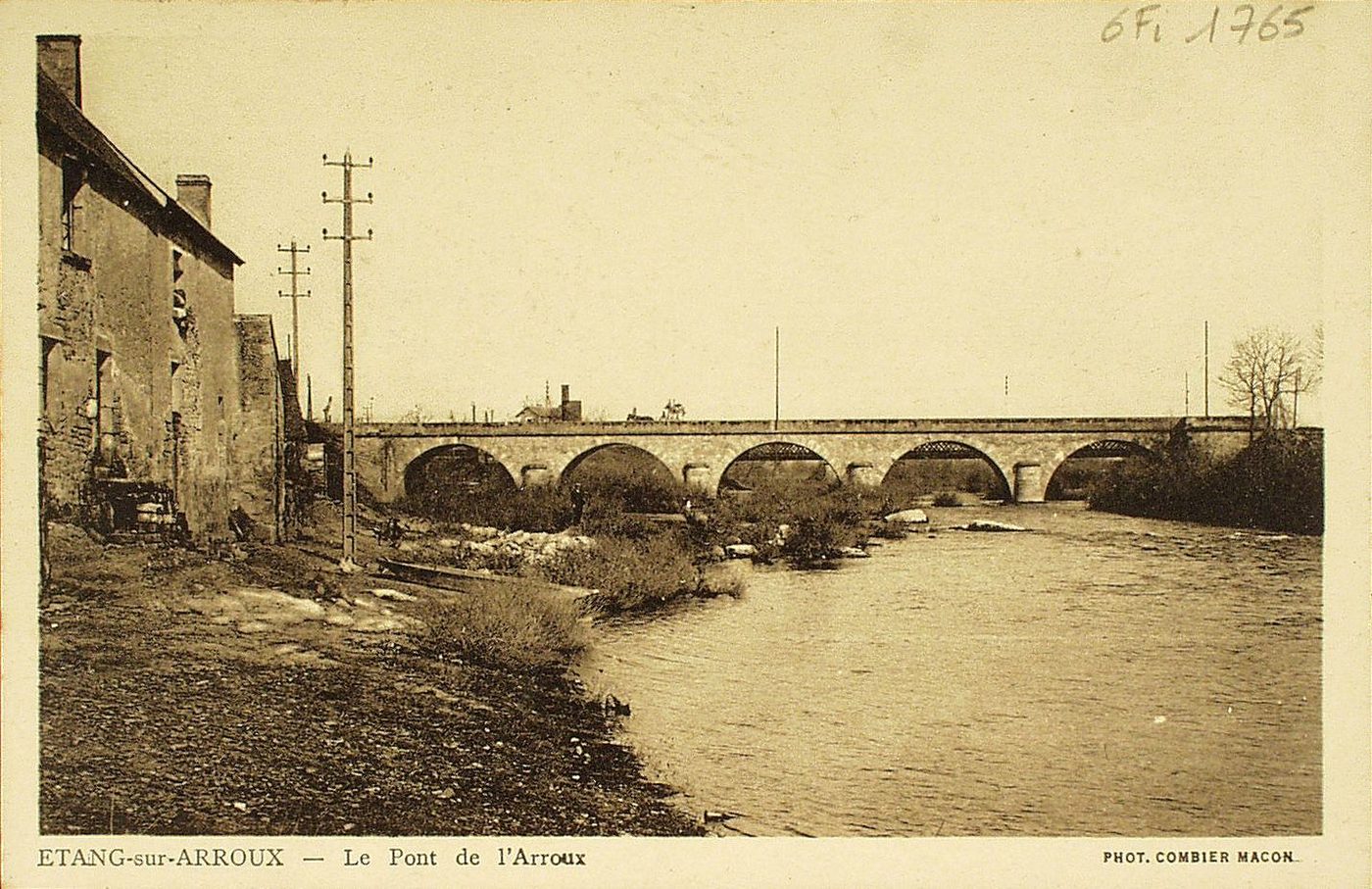 Etang-sur-Arroux. Le pont de l'Arroux.