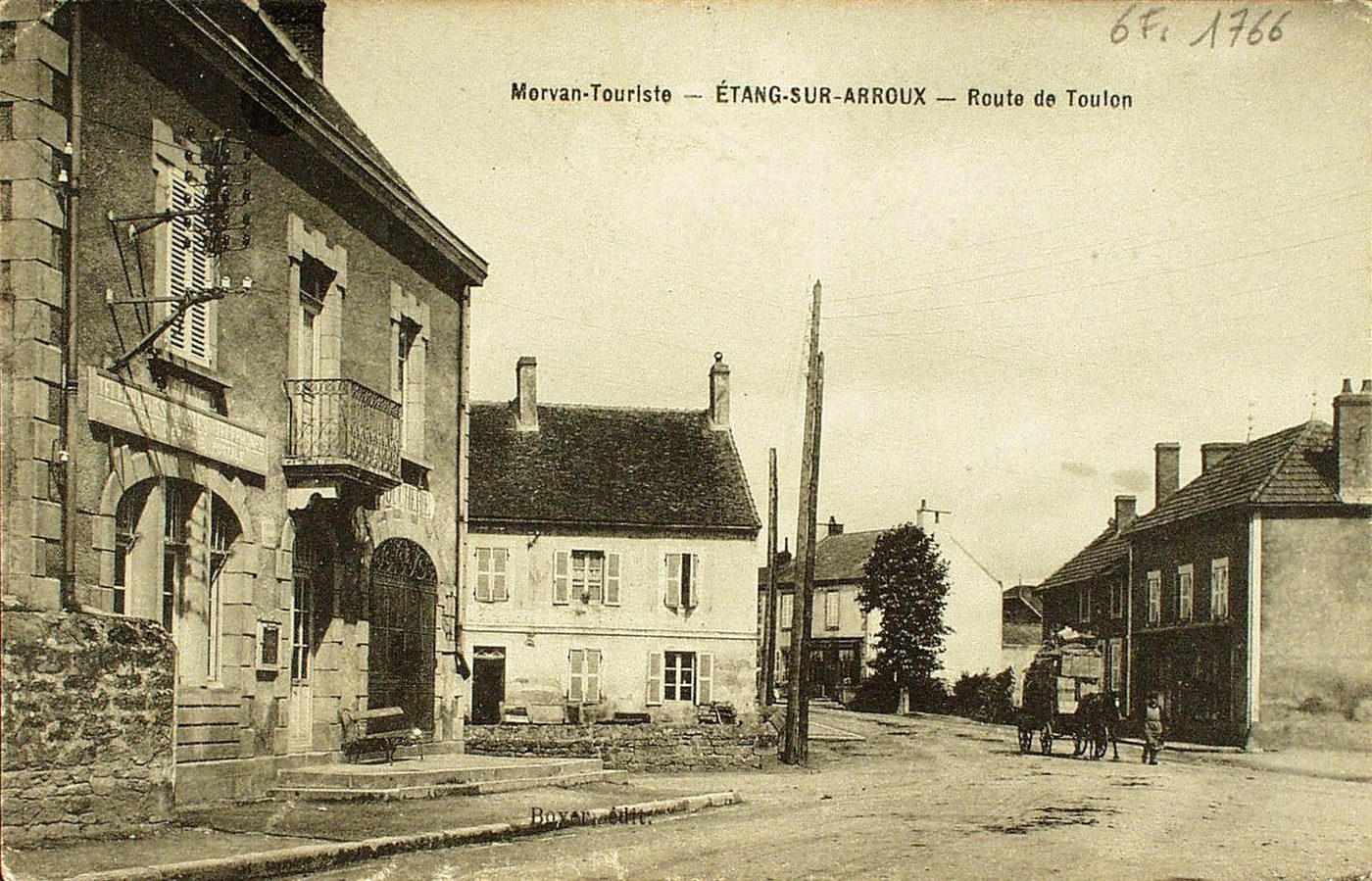 Mervan-touriste. Etang-sur-Arroux. Route de Toulon.