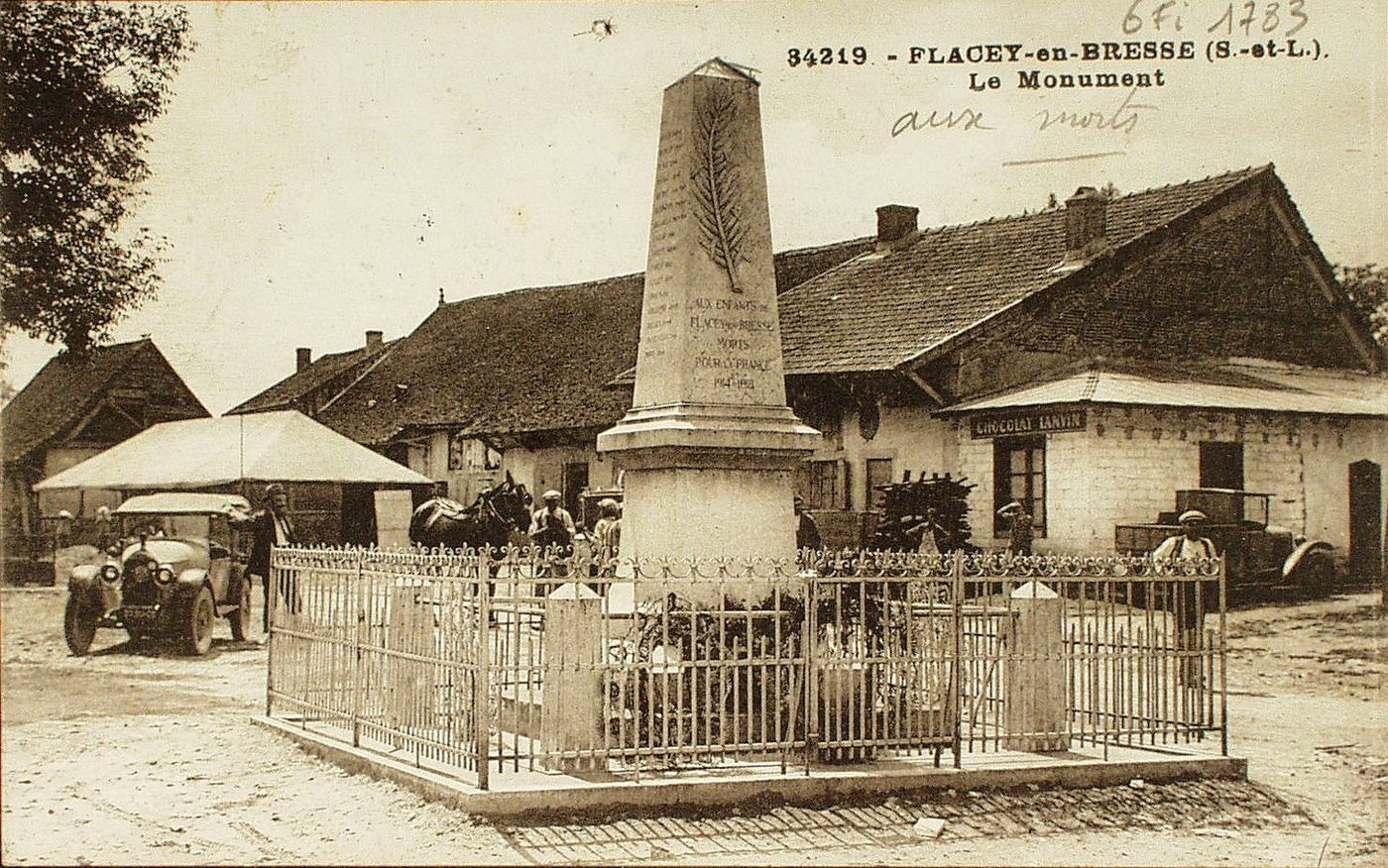 Flacey-en-Bresse. Le monument.