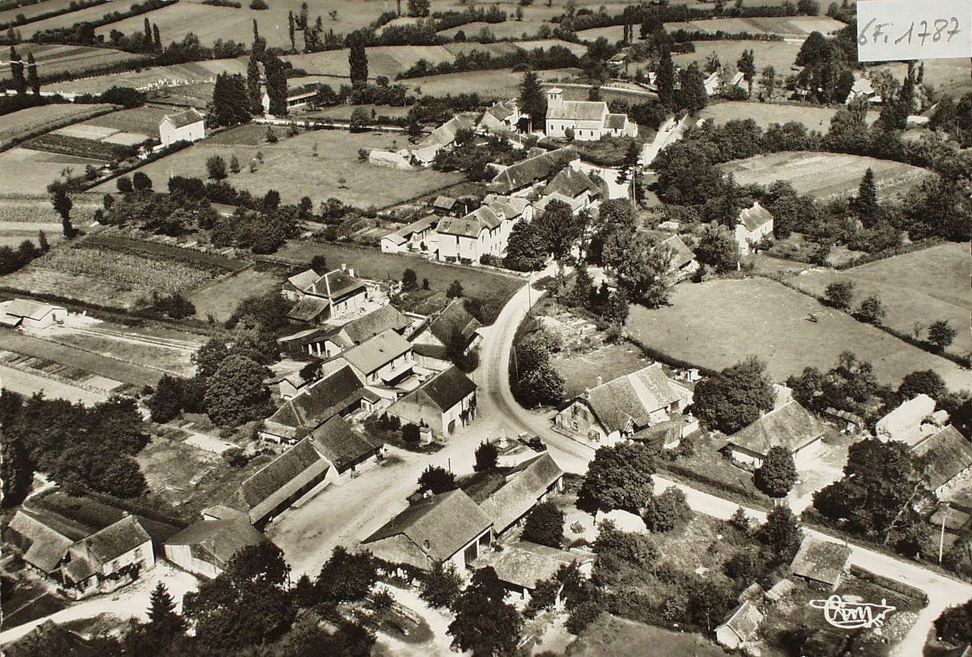 Flacey-en-Bresse. Vue aérienne. Le bourg.