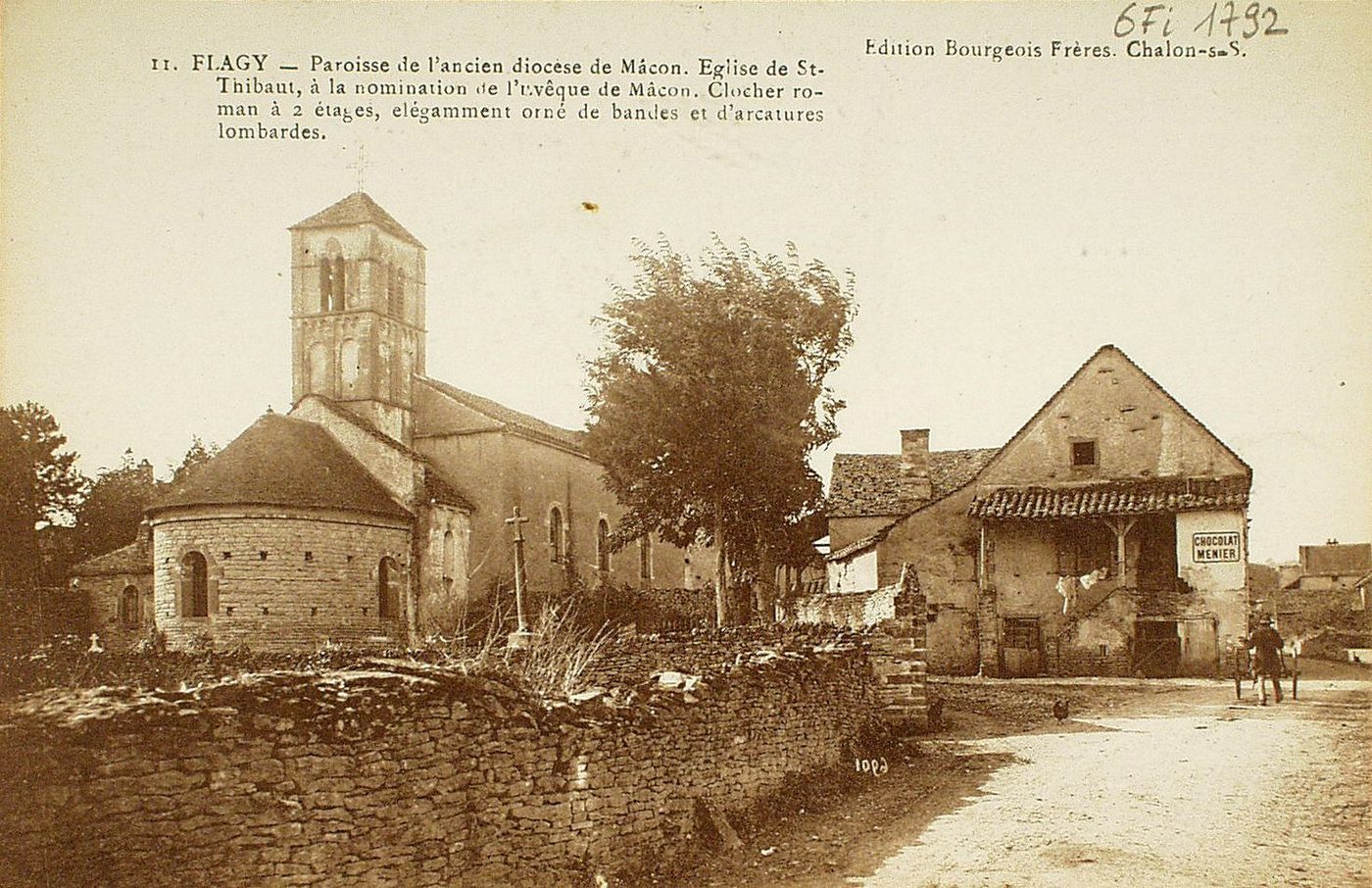 Flagy. Paroisse de l'ancien diocèse de Mâcon. Eglise de Saint-Thibaut, à la nomination de l'évêque de Mâcon. Clocher roman à 2 étages, élégamment orné de bandes et d'arcatures lombardes.