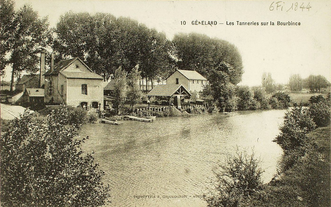 Génélard. Les tanneries sur la Bourbince.