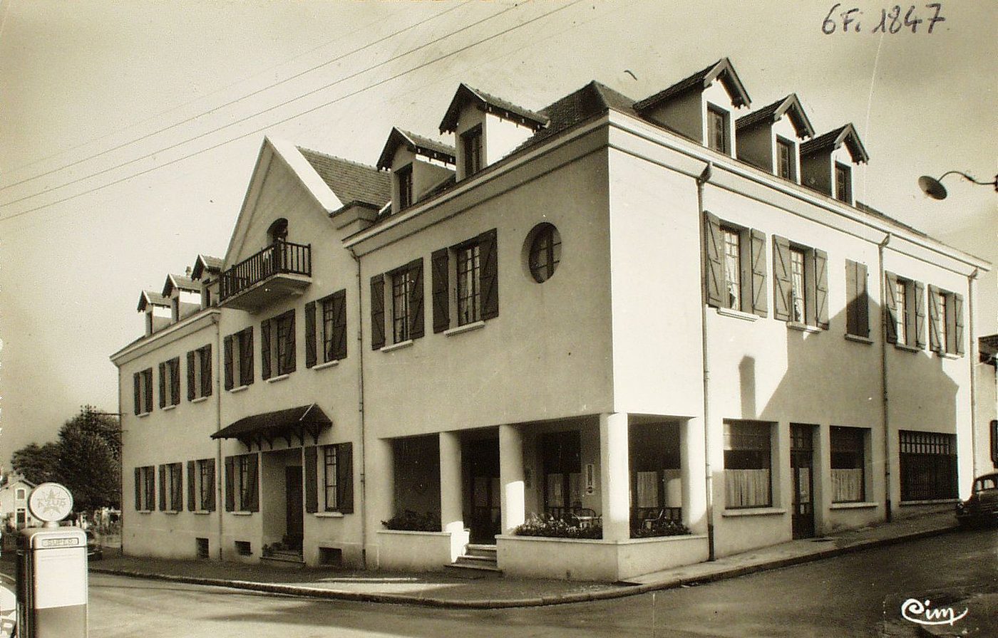 Génelard. Hôtel Courtois de la gare.