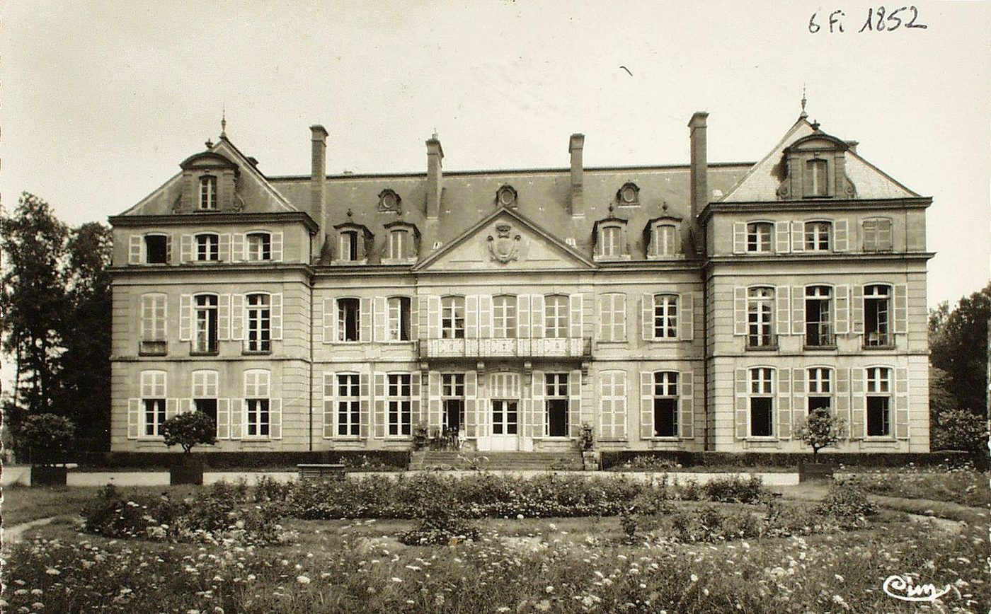 Génélard. Château de Croy.