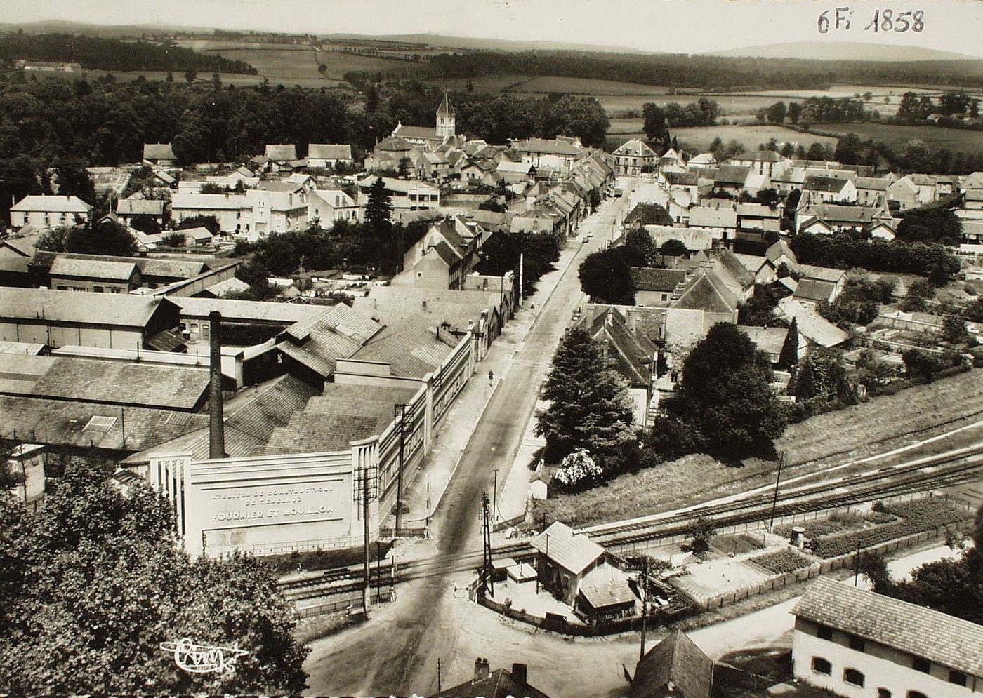 Génelard. Vue générale aérienne.