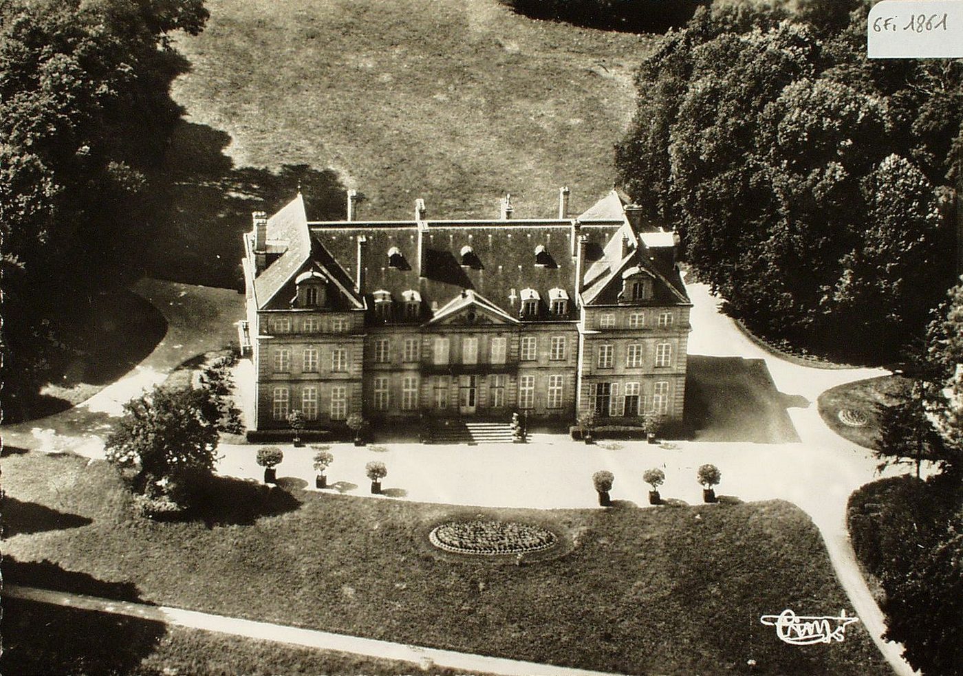 Génélard. Le château de Croix.
