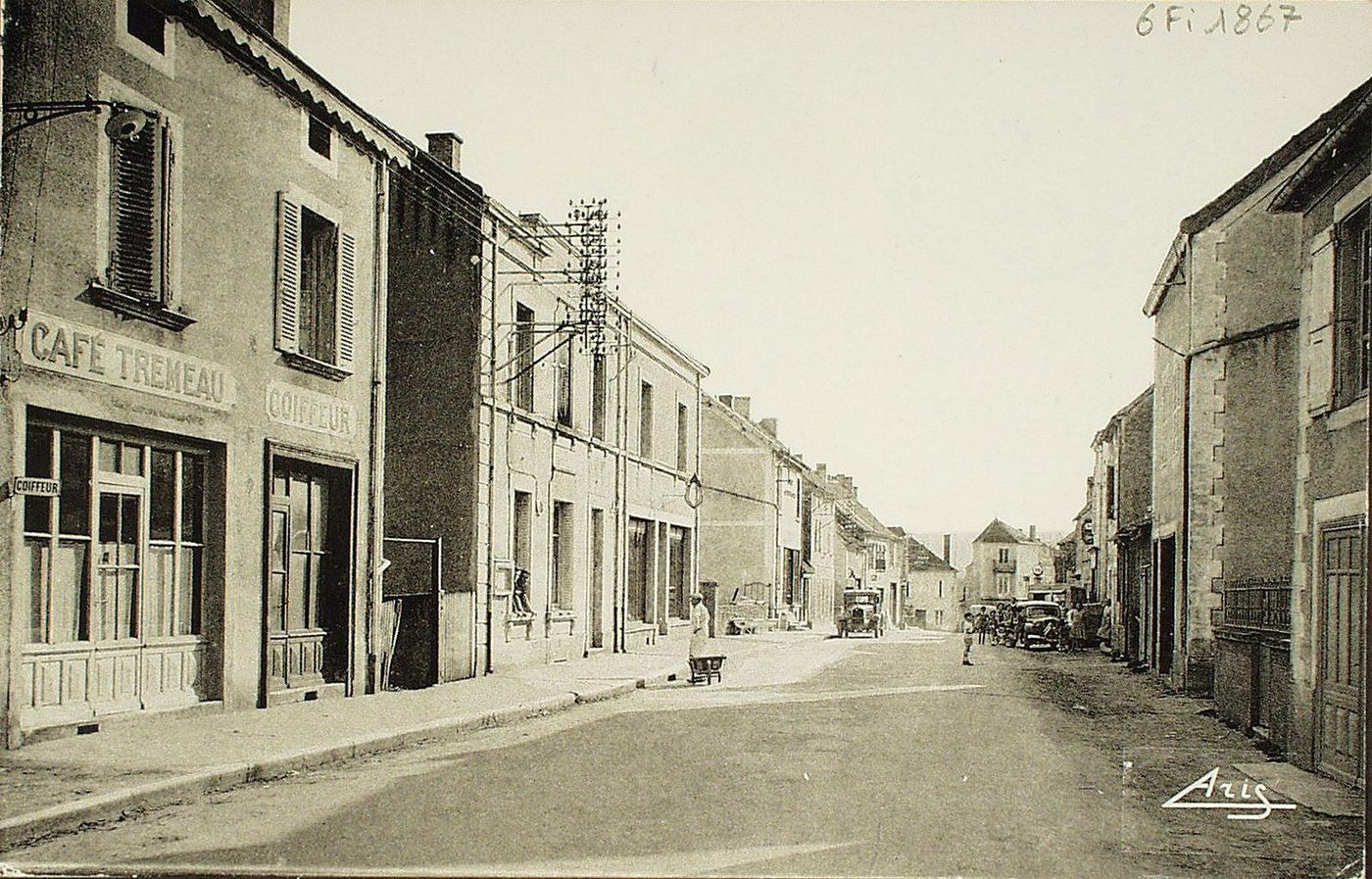 Genouilly. Grande Rue. La poste.