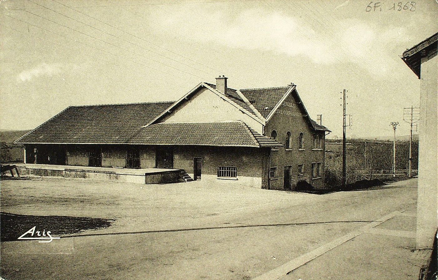 Genouilly. Cave coopérative.