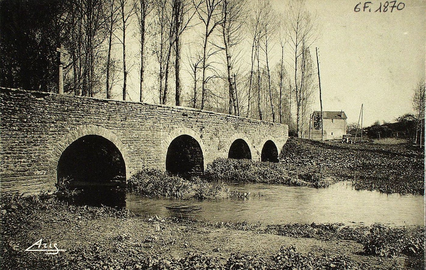 Genouilly. Le pont.