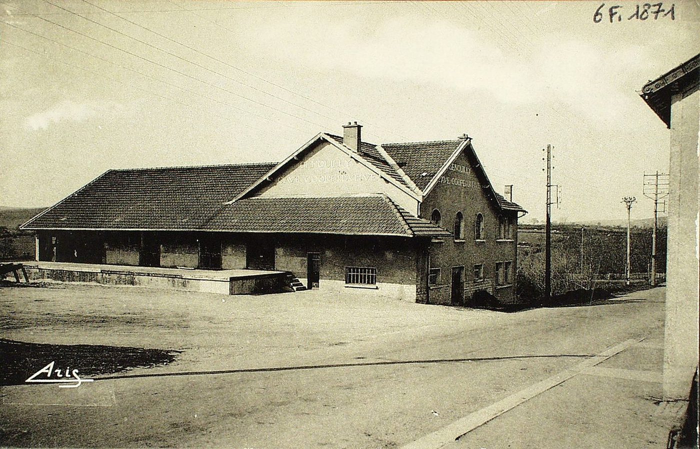 Genouilly. Cave coopérative.