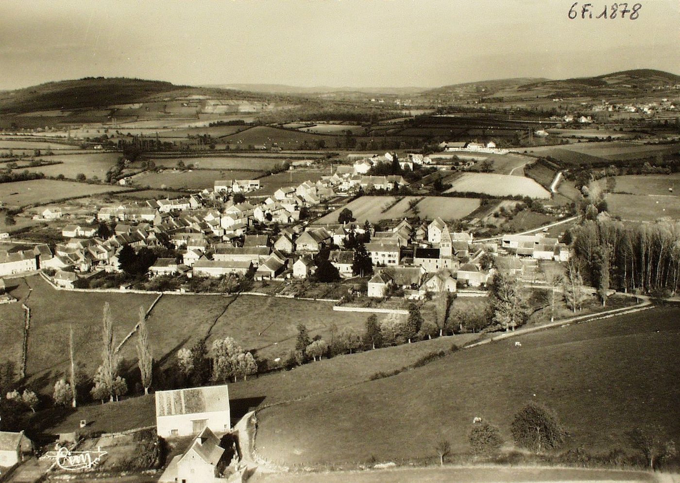 Genouilly. Vue panoramique aérienne.