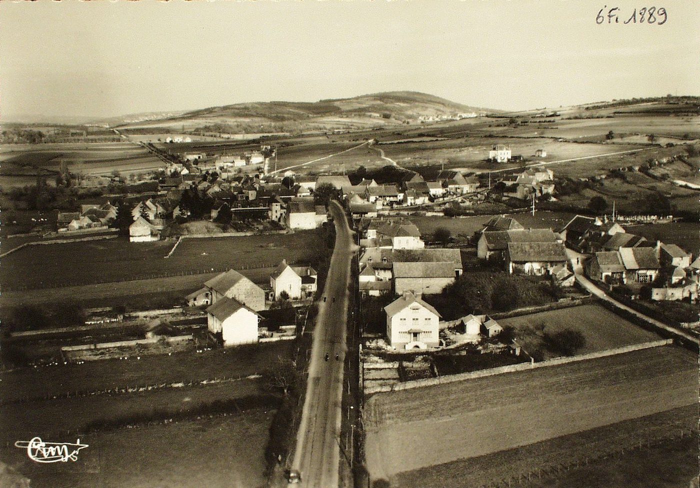 Germagny. Vue générale aérienne.