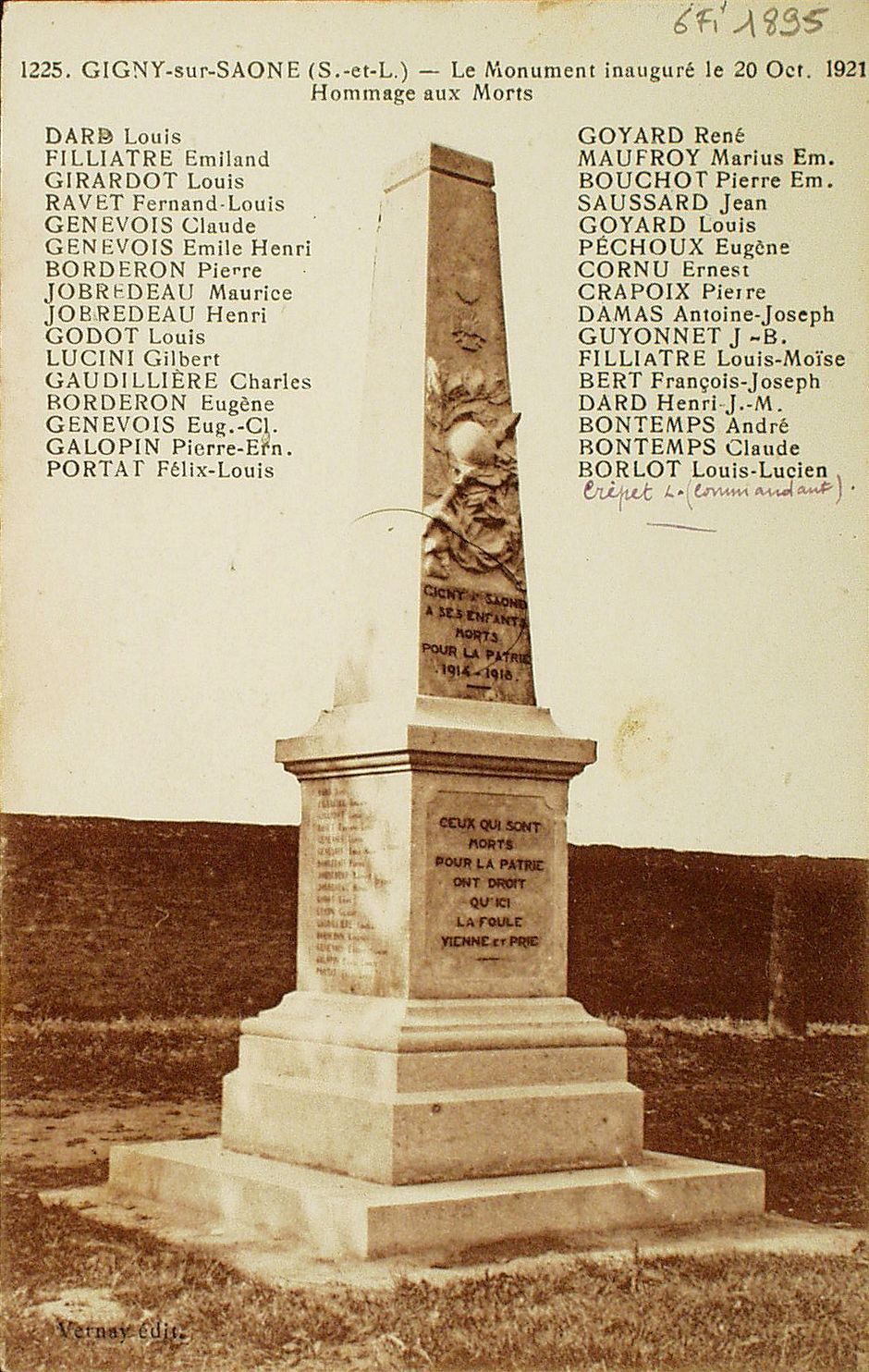 Gigny-sur-Saône. Le monument inauguré le 20 octobre 1921. Hommage aux morts.