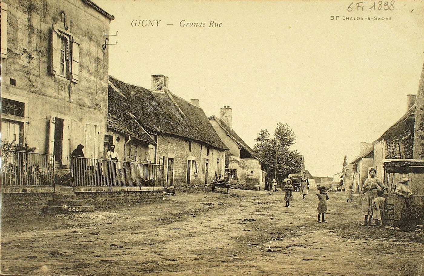 Gigny. Grande rue.