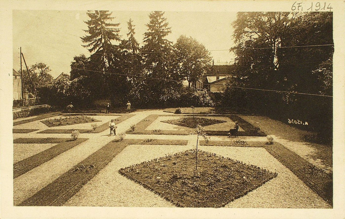 Givry. Jardin public.