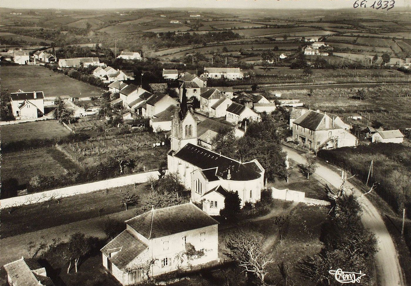 Les Guerreaux. Vue générale aérienne, le bourg.