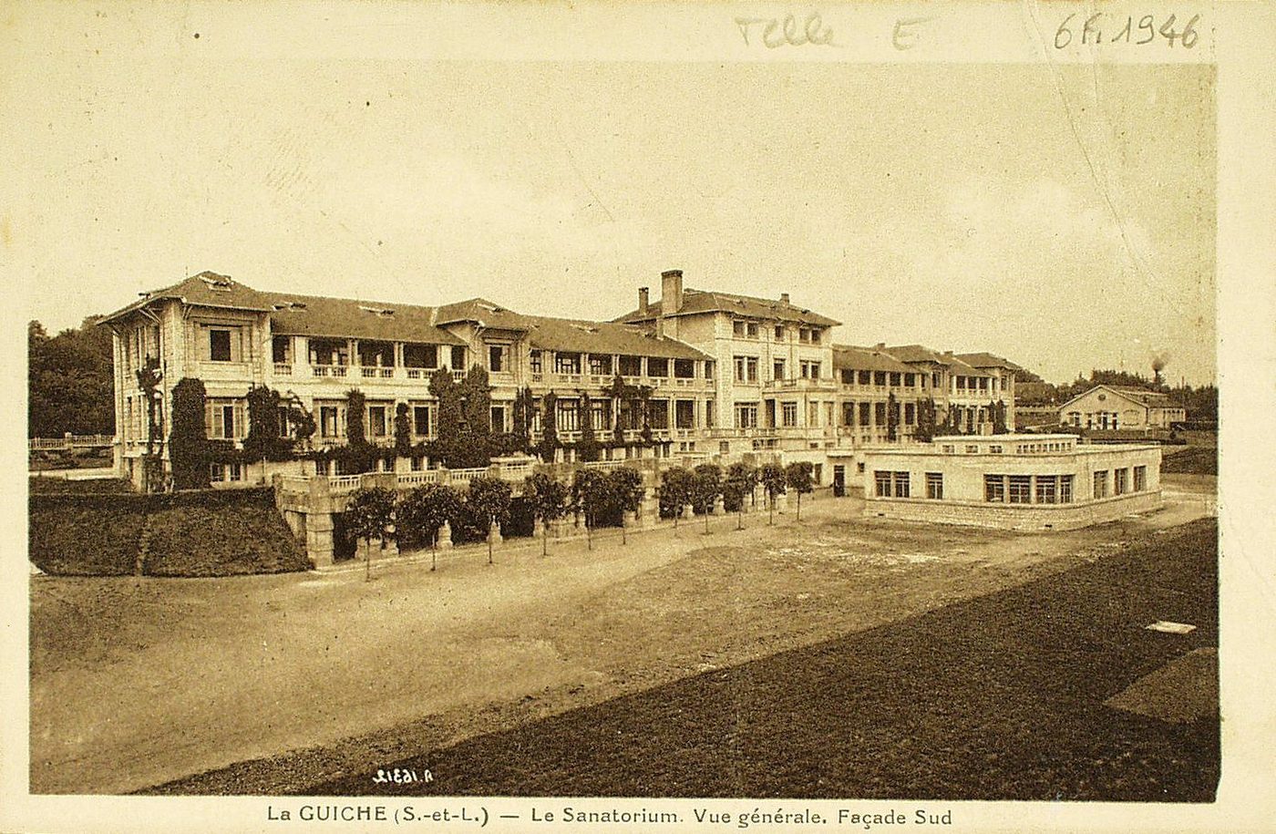 La Guiche. Le sanatorium. Vue générale. Façade Sud.