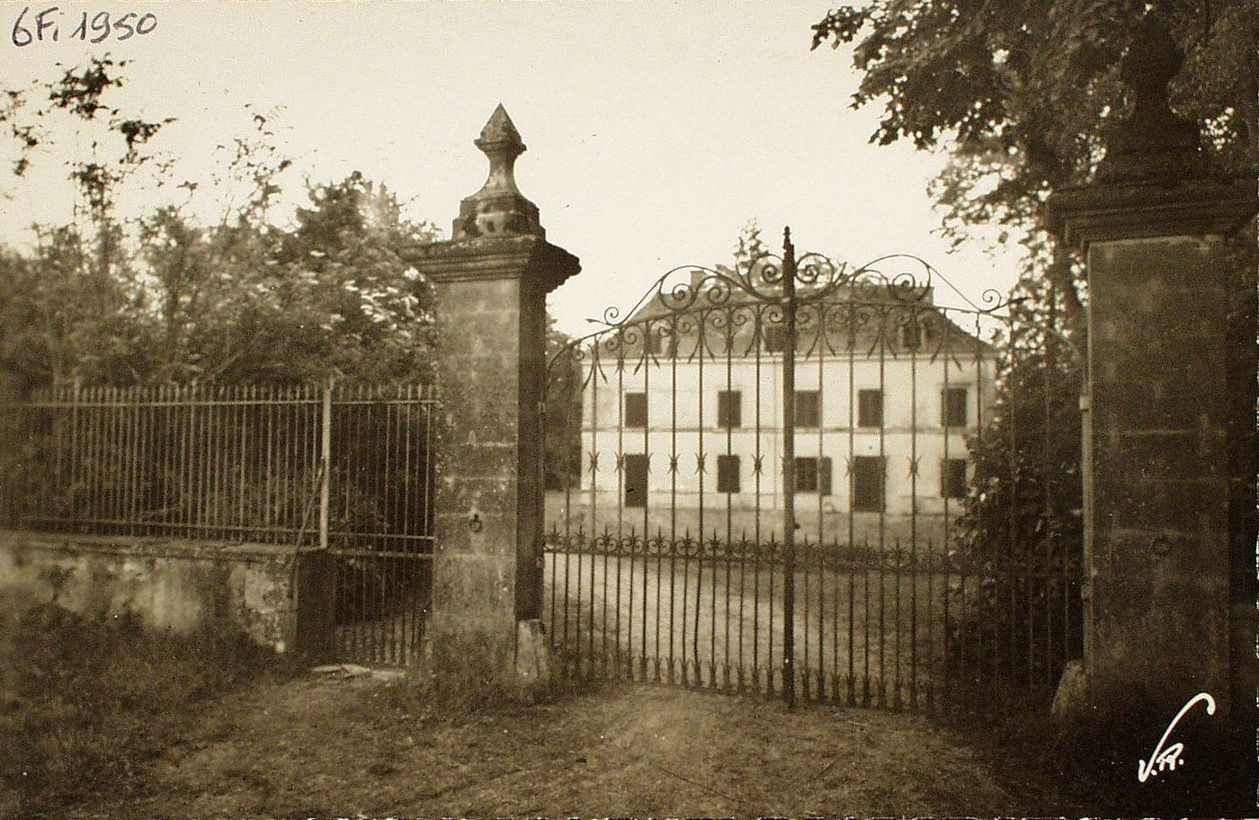 L'Hôpital-le-Mercier. Le château.