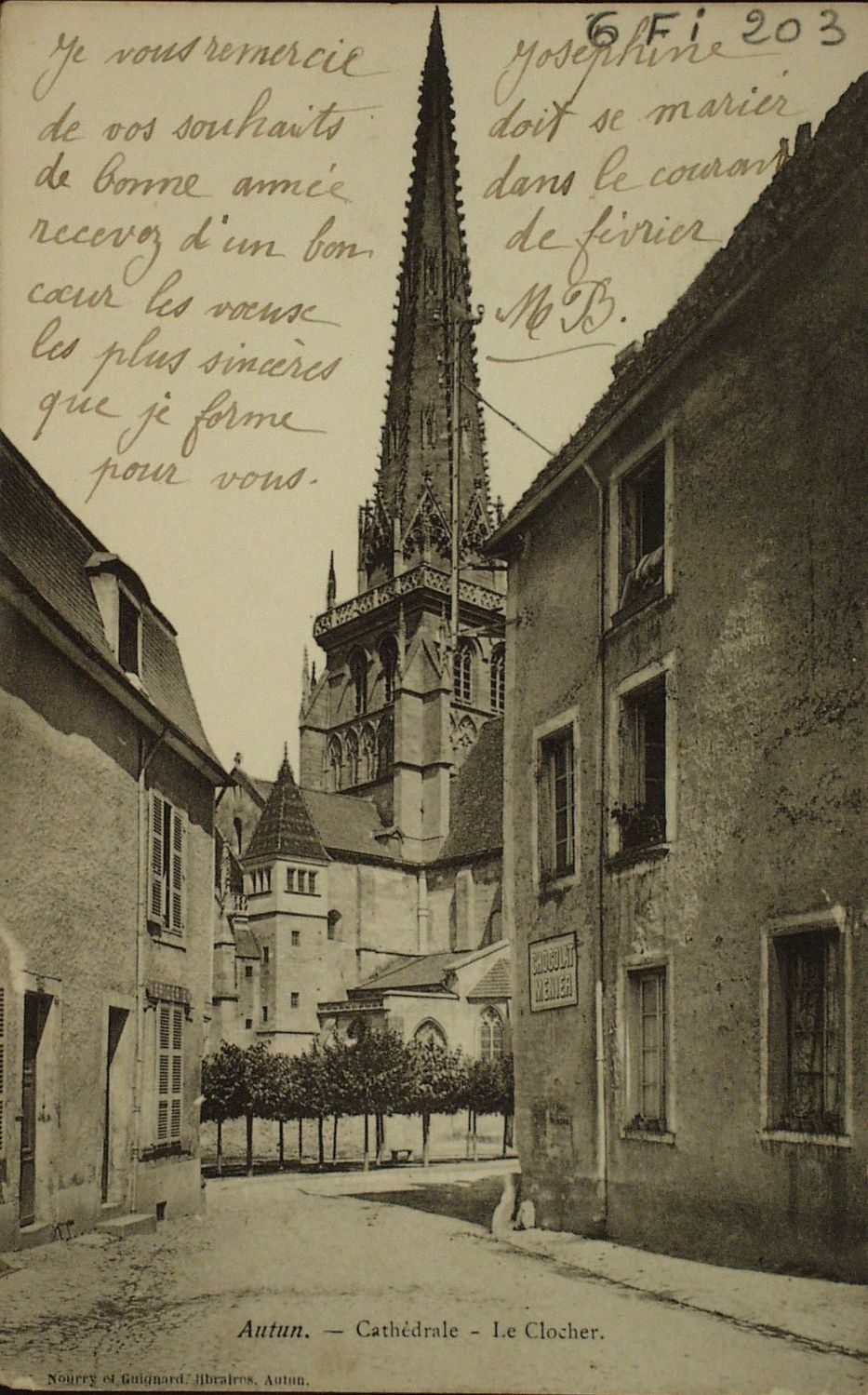Autun. Cathédrale. Le clocher.