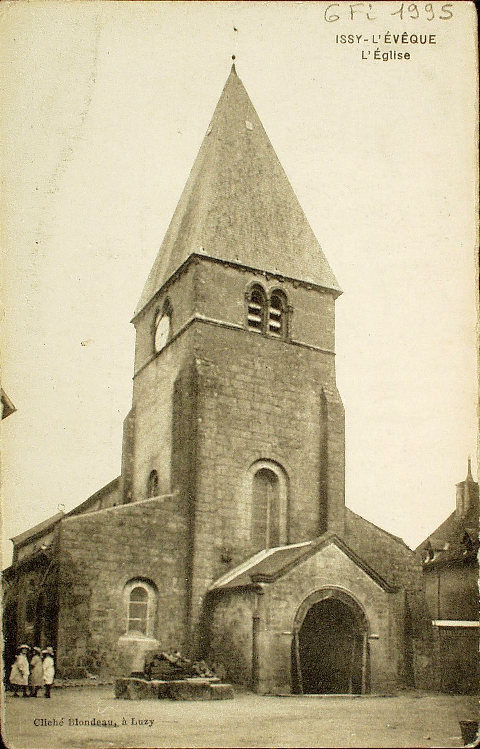 Issy-l'Evêque. L'église.