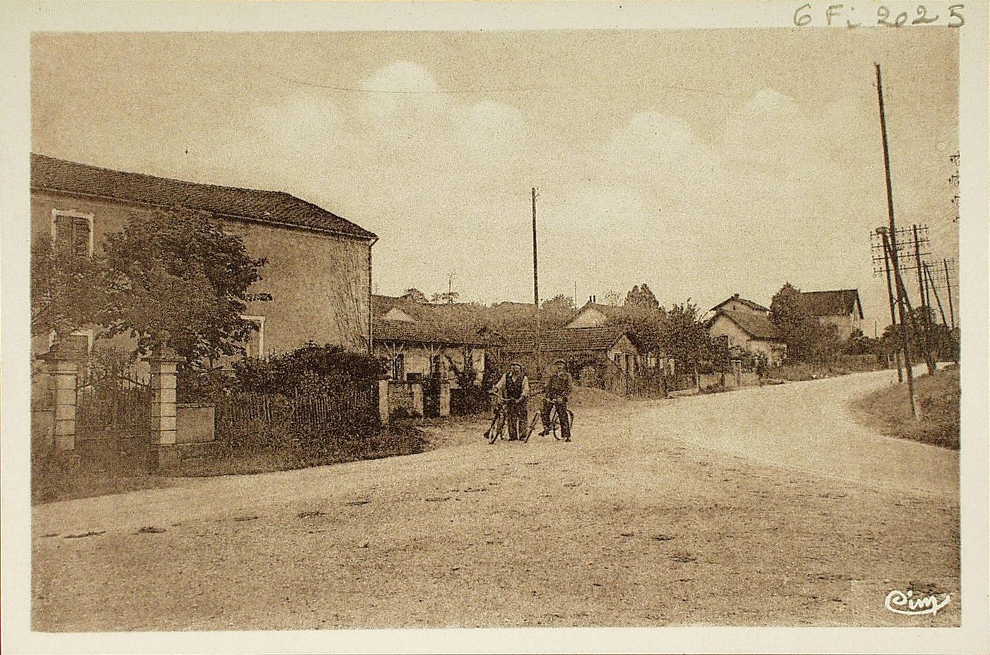 Lacrost. L'entrée du pays. "Les Noirettes".