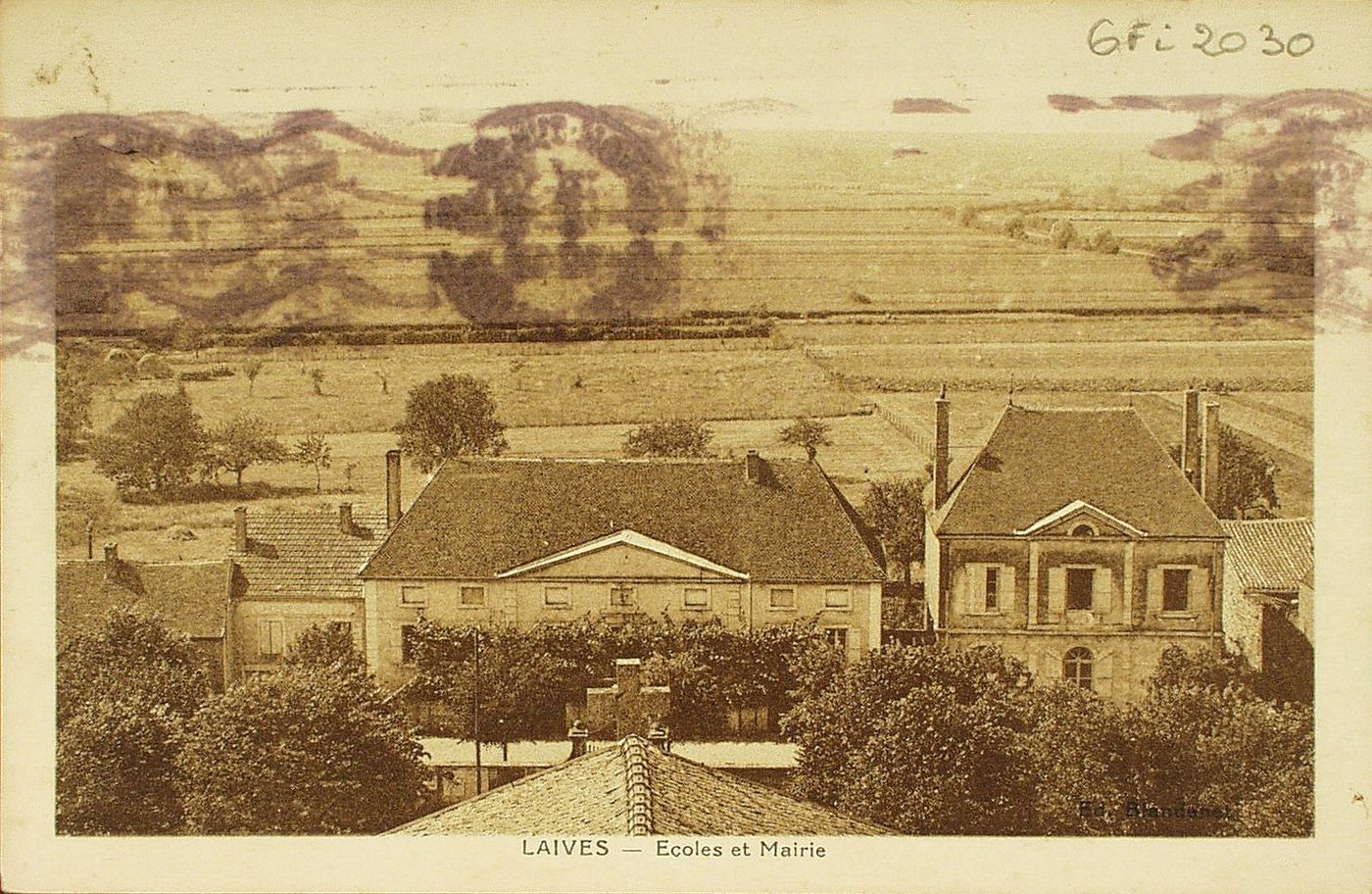 Laives. Ecoles et mairie.