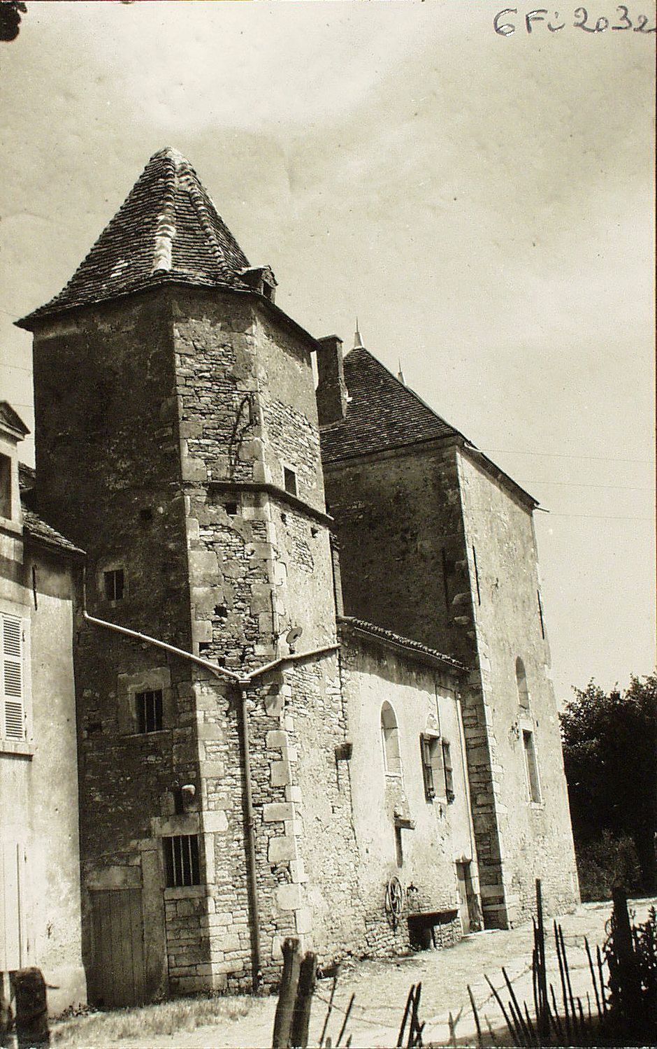 Tour du château de Sermaizey à Laives.