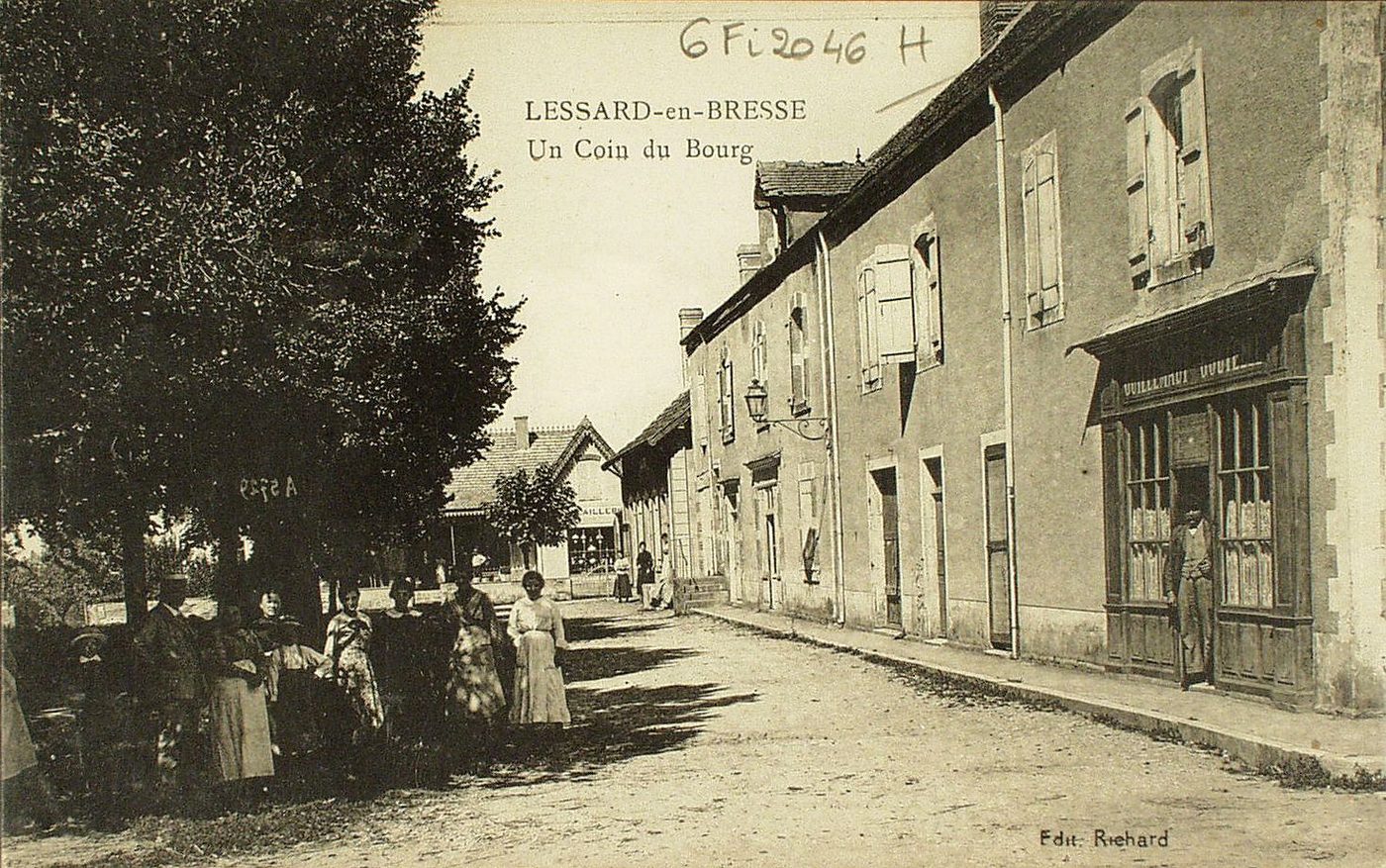 Lessard-en-Bresse. Un coin du bourg.
