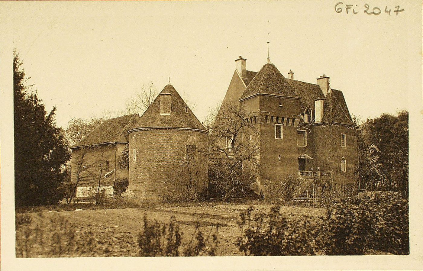 Lessard-en-Bresse. Le château.