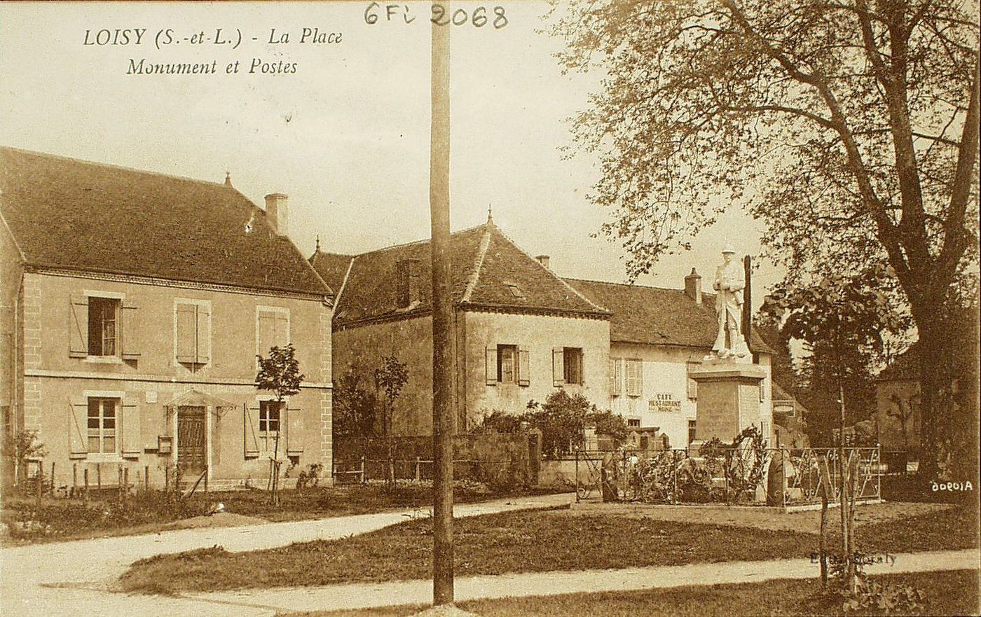 Loisy. La place. Monument et Postes.
