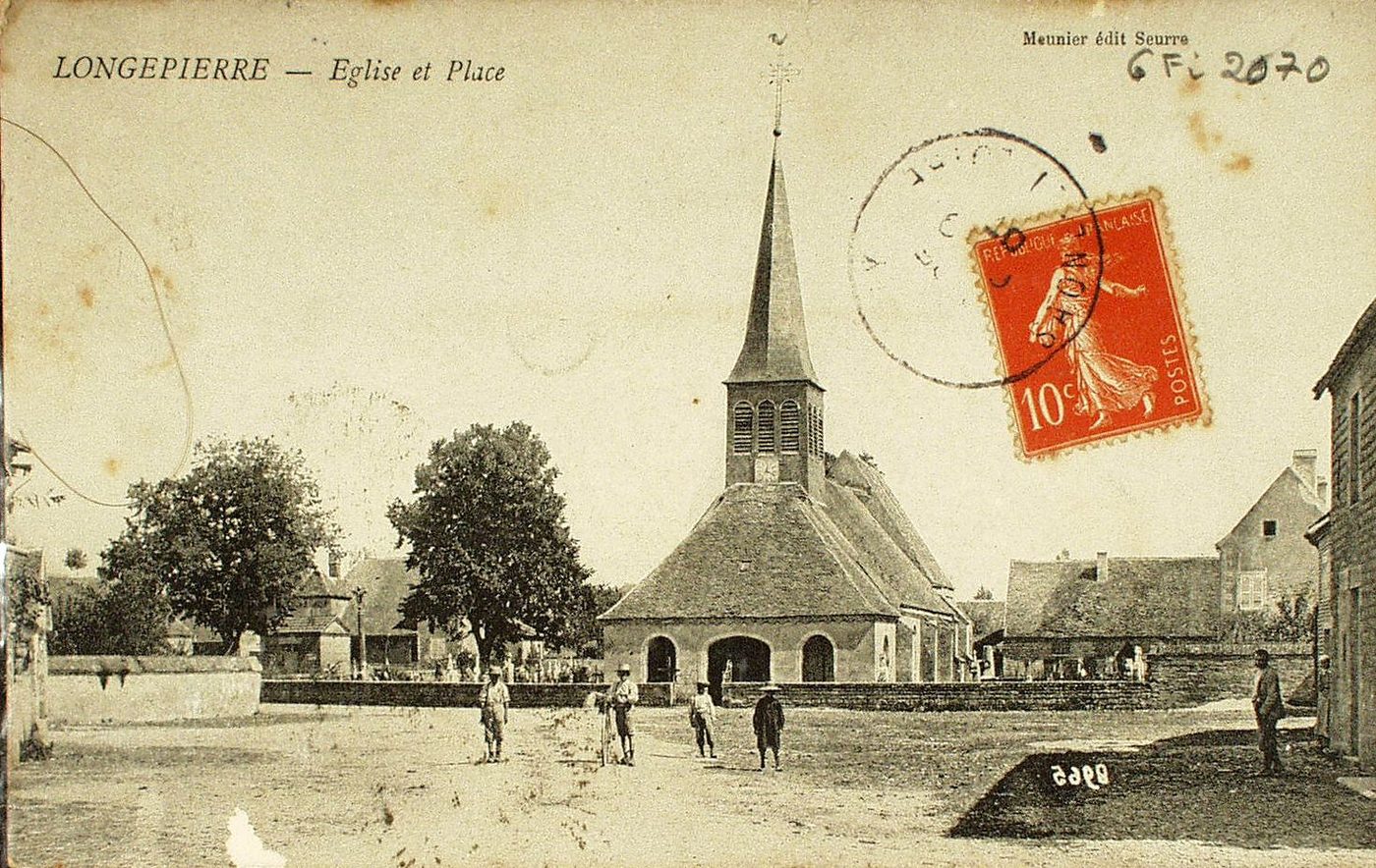 Longepierre. Eglise et place.