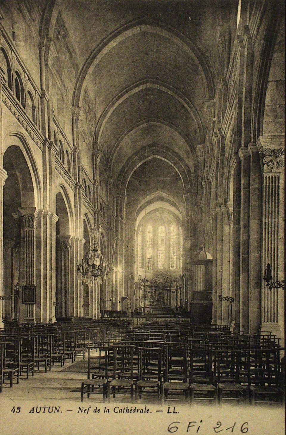 Autun. Nef de la cathédrale.