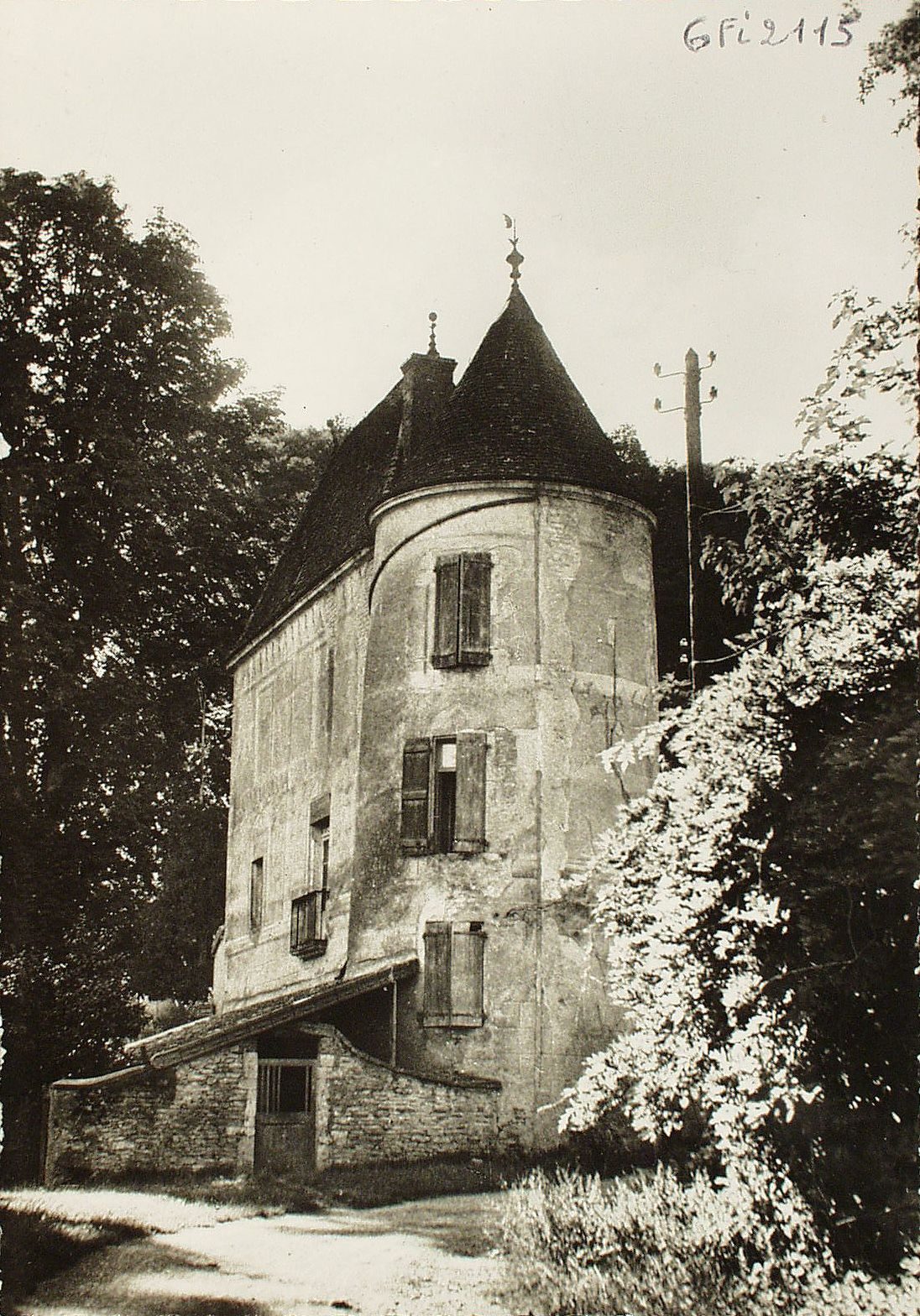 Lugny. Le château.