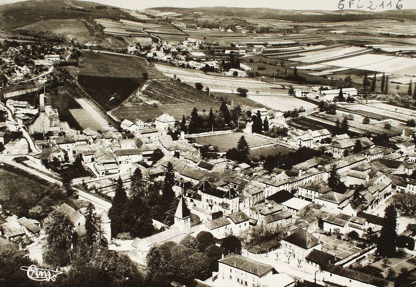 Lugny. Vue générale aérienne.