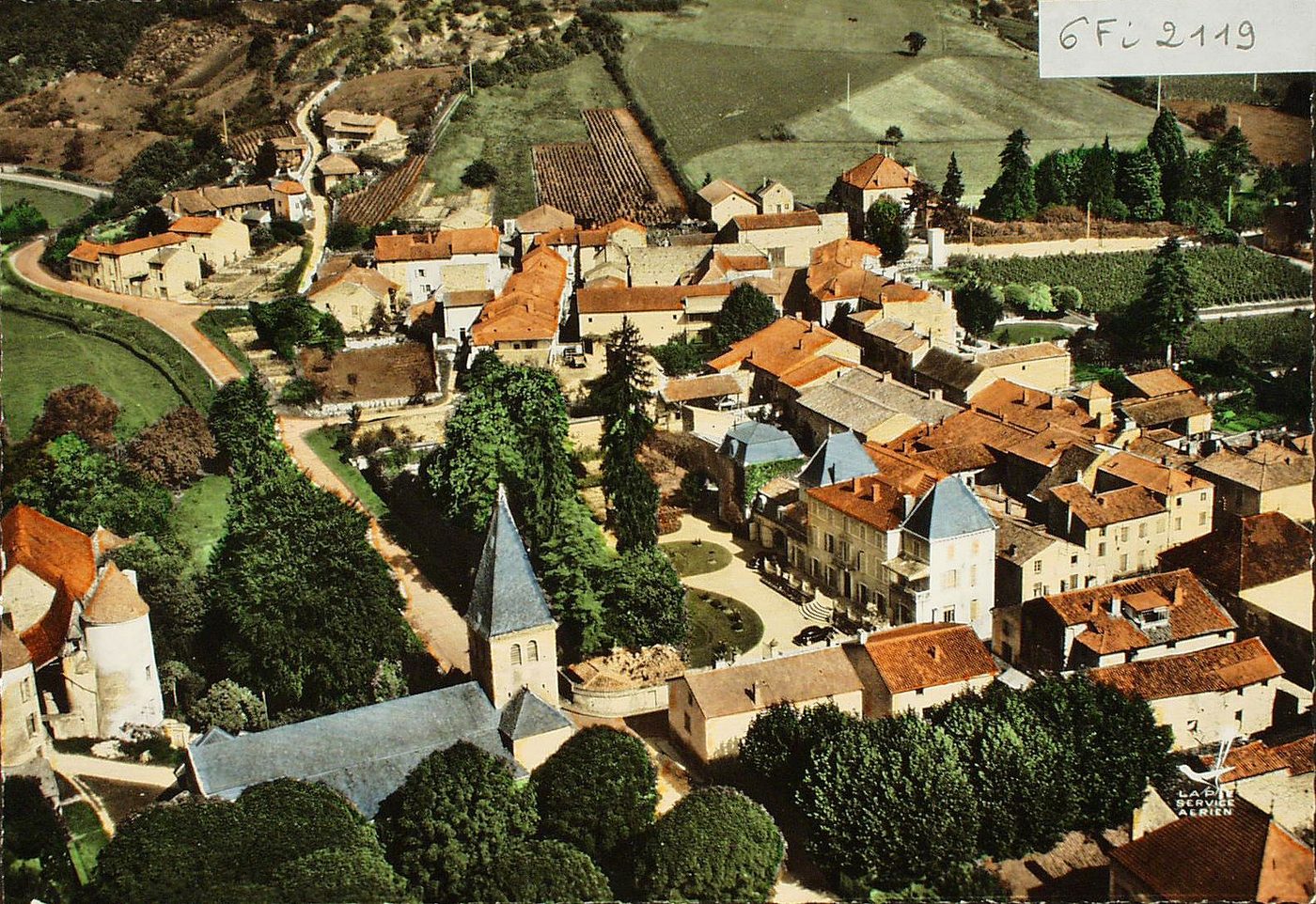 En avion au dessus de ... Lugny-lès-Mâcon. Vue d'ensemble.