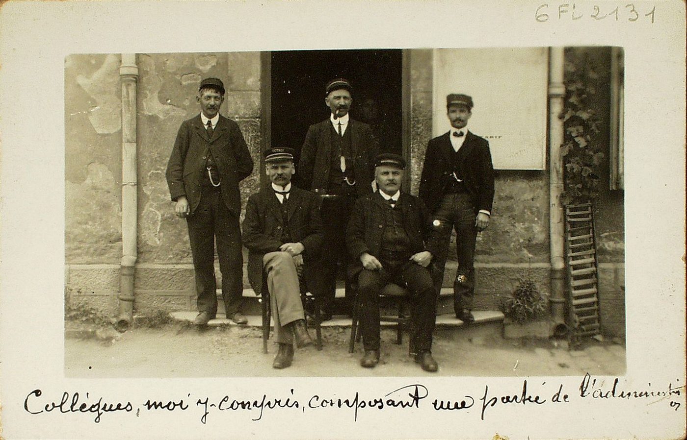 Collègues, moi y compris, composant une partie de l'administration.