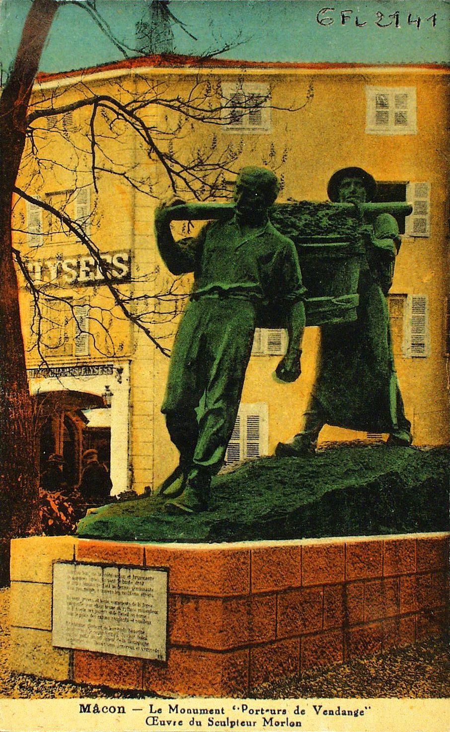 Mâcon. Le monument "porteurs de vendange". Oeuvre du sculpteur Morlon.