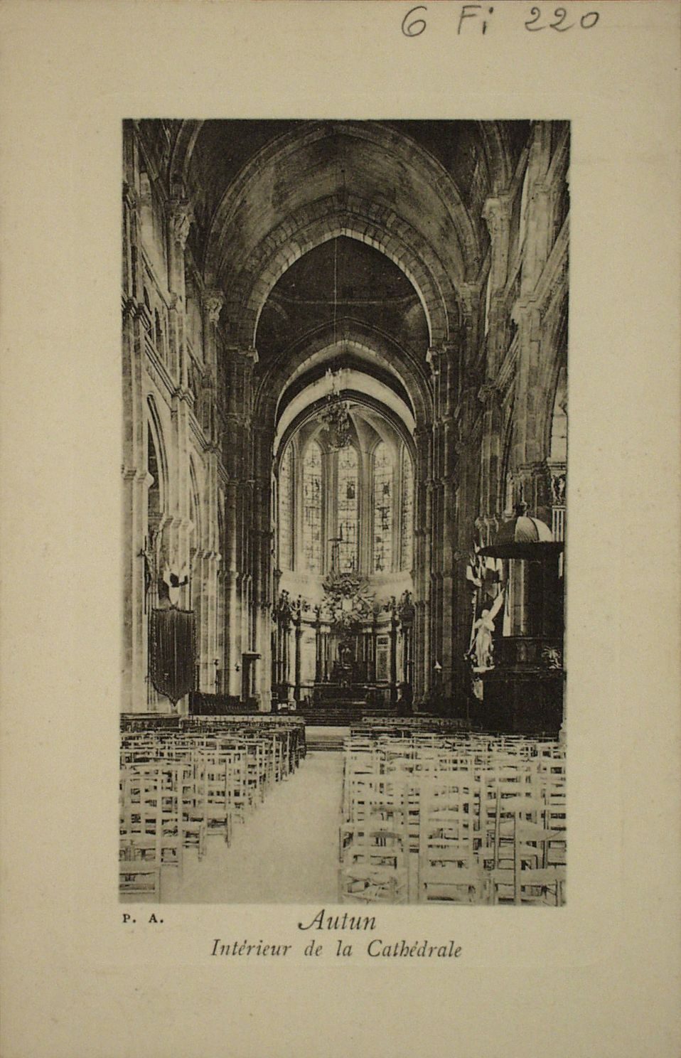 Autun. Intérieur de la cathédrale.