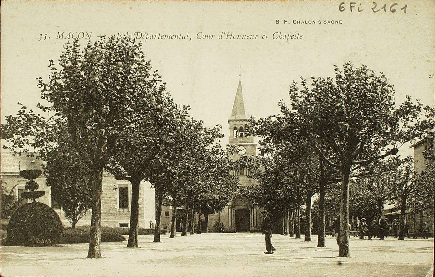 Mâcon. Asile départemental, cour d'honneur et chapelle.