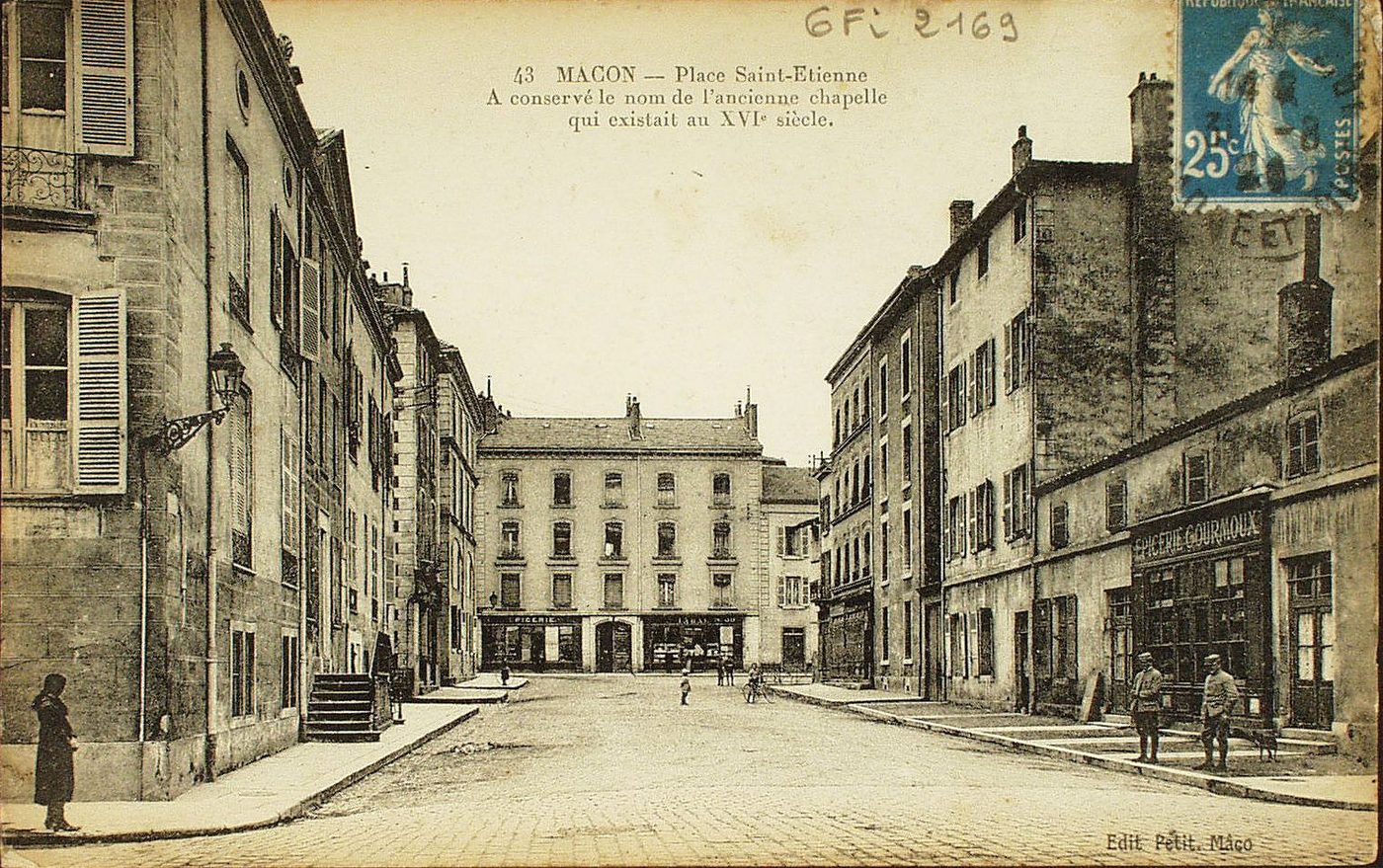 Mâcon. Place Saint-Etienne. A conservé le nom de l'ancienne chapelle qui existait au XVIe s.