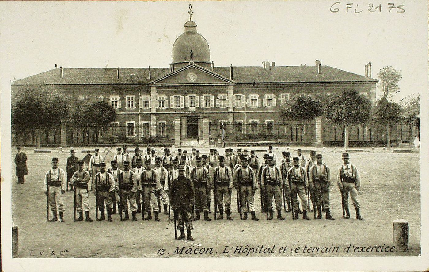 Mâcon. L'hôpital et le terrain d'exercice.