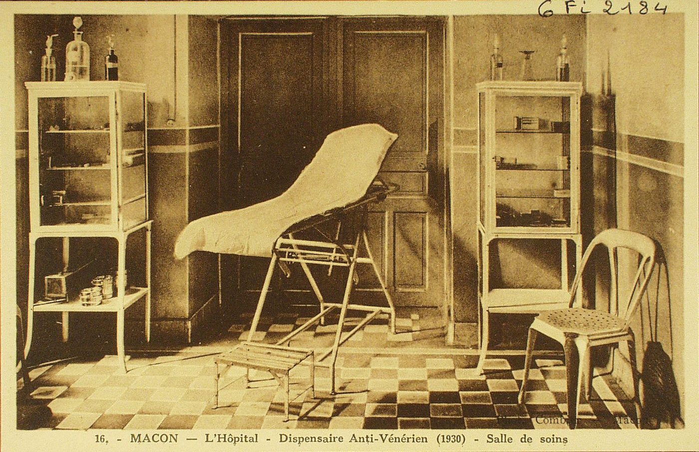 Mâcon. L'hôpital. Dispensaire anti-vénérien (1930). Salle de soins.
