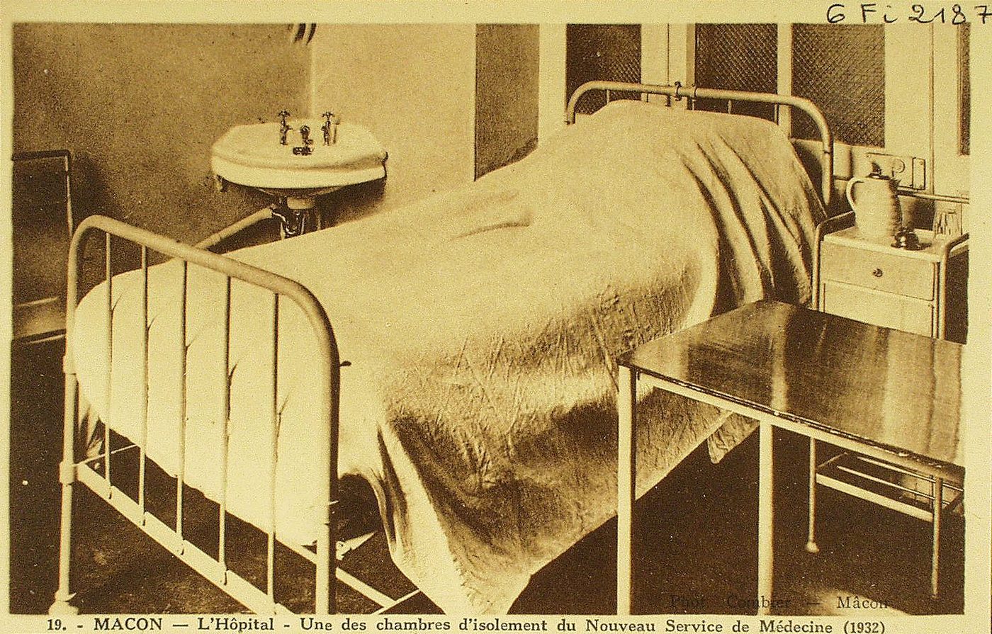 Mâcon. L'hôpital. Une des chambres d'isolement du nouveau service de médecins (1932).