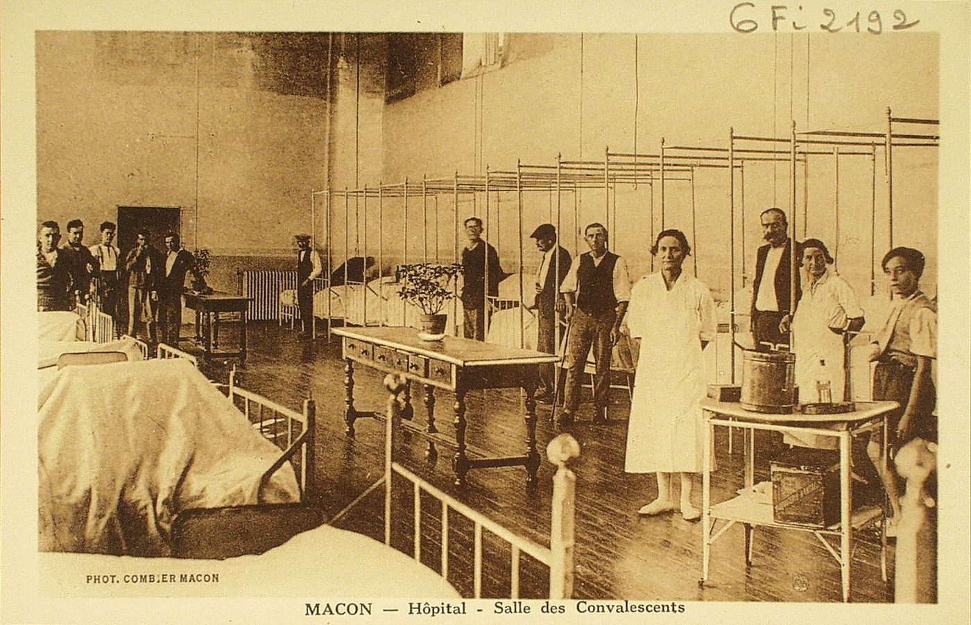 Mâcon. Hôpital. Salle des convalescents.