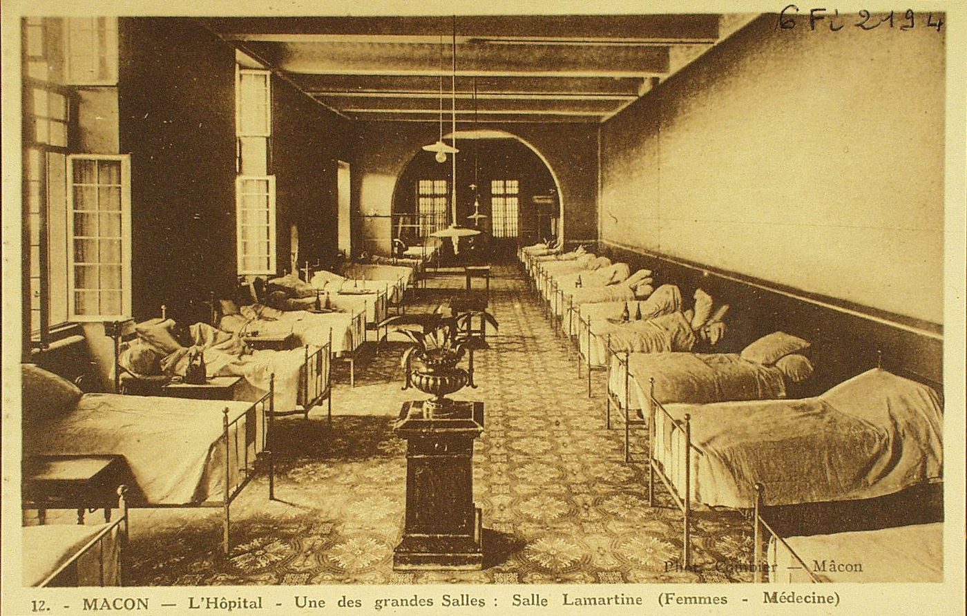 Mâcon. L'hôpital. Une des grandes salles : salle Lamartine (Femmes-Médecins).