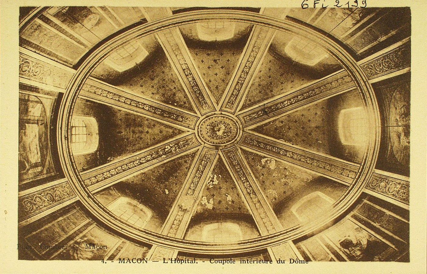 Mâcon. L'hôpital. Coupole intérieure du Dôme.