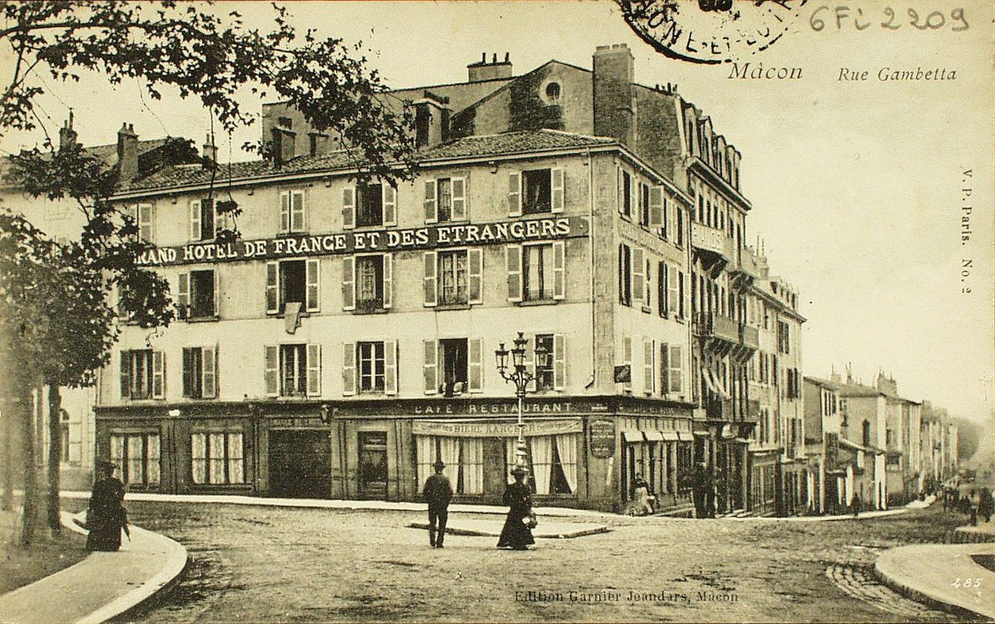 Mâcon. Rue Gambetta.