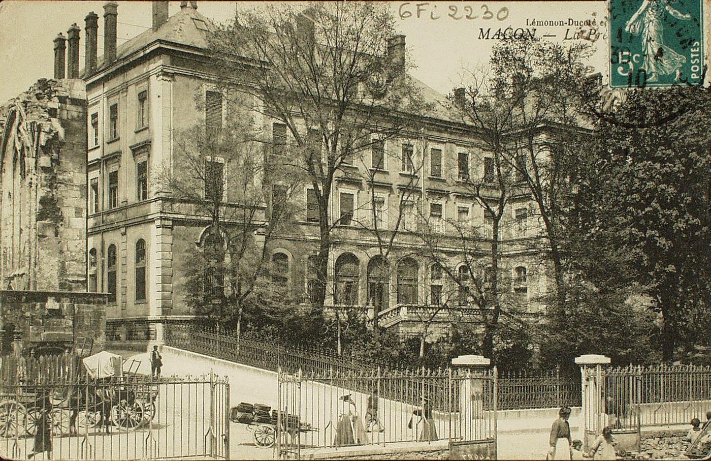 Mâcon. La préfecture.