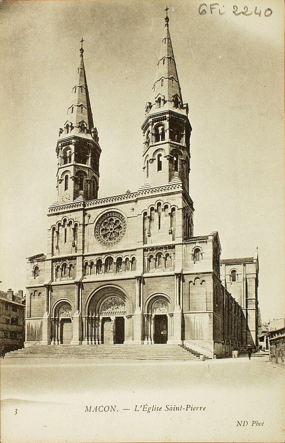Mâcon. L'église Saint-Pierre.
