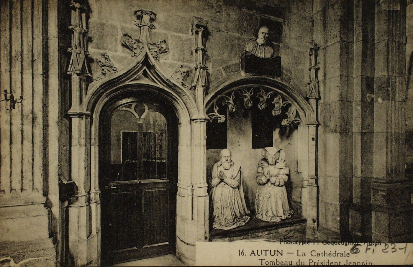 Autun. La cathédrale. Tombeau du président Jeannin.